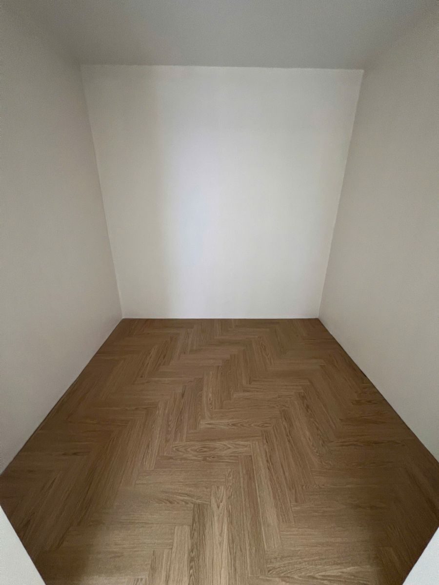 MÁCH BẠN NHÀ THẦU THIẾT KẾ XÂY DỰNG NHÀ PHỐ UY TÍN TẠI QUẬN TÂN PHÚ – BTCONS ✨ Bạn đang tìm nhà thầu thiết kế – xây dựng nhà phố uy tín tại Quận Tân Phú? Đừng bỏ qua bài viết này! Chúng tôi sẽ mách bạn cách chọn đúng đơn vị thi công chuyên nghiệp, đảm bảo thiết kế đẹp – chất lượng bền – giá hợp lý, cùng những bí quyết giúp tiết kiệm chi phí mà vẫn có ngôi nhà mơ ước.👉 Khám phá ngay để biết nhà thầu nào đang được khách hàng tại Tân Phú tin tưởng nhất năm 2025!  Bạn đang tìm kiếm một đơn vị đáng tin cậy để biến ngôi nhà mơ ước của mình thành hiện thực tại khu vực sôi động như Quận Tân Phú? Việc lựa chọn nhà thầu thiết kế xây dựng nhà phố Quận Tân Phú có ý nghĩa quyết định đến chất lượng, tính thẩm mỹ và ngân sách công trình.  BTCONS tự hào là công ty xây dựng nhà phố Tân Phú chuyên nghiệp, nơi kiến tạo nên những không gian sống lý tưởng. Bài viết này sẽ cung cấp cho bạn thông tin toàn diện về quy trình, báo giá, mẫu nhà và kinh nghiệm cần thiết để bạn có thể đưa ra lựa chọn tốt nhất.  Tìm nhà thầu thiết kế xây dựng nhà phố Quận Tân Phú uy tín, chuyên nghiệp, báo giá trọn gói – đẹp, bền, đúng tiến độ. Liên hệ ngay để được tư vấn miễn phí!  I. TẠI SAO NÊN CHỌN NHÀ THẦU THIẾT KẾ XÂY DỰNG NHÀ PHỐ UY TÍN TẠI TÂN PHÚ? Quận Tân Phú, với mật độ dân cư cao và quỹ đất hạn chế, đòi hỏi thiết kế và thi công nhà phố phải tối ưu không gian, đảm bảo an toàn kết cấu và tuân thủ quy hoạch.  BTCONS không chỉ là đơn vị thi công, mà còn là đối tác thiết kế thi công nhà phố TPHCM trọn gói, giúp bạn:  Tối ưu hóa chi phí: Lập dự toán chi tiết, tránh phát sinh.  Đảm bảo chất lượng: Giám sát chặt chẽ vật liệu và kỹ thuật thi công nhà phố hiện đại Tân Phú.  Tiết kiệm thời gian & công sức: Chịu trách nhiệm toàn bộ quy trình từ xin phép đến hoàn thiện, giúp bạn dễ dàng sở hữu căn xây nhà đẹp Quận Tân Phú.    II. CẬP NHẬT BẢNG GIÁ XÂY DỰNG NHÀ PHỐ TRỌN GÓI TÂN PHÚ MỚI NHẤT 2025 Để giúp khách hàng dễ dàng lập ngân sách, BTCONS xin cung cấp hướng dẫn cách tính đơn giá và báo giá xây nhà trọn gói Tân Phú dự kiến cho năm 2025.    1. Cách tính đơn giá xây dựng cơ bản Đơn giá xây nhà thường được tính theo công thức:  $$\text{Tổng chi phí} = \text{Diện tích xây dựng (m}^2\text{)} \times \text{Đơn giá 1m}^2 \text{ (VNĐ)}$$ Trong đó:  Diện tích xây dựng được tính bằng cách nhân hệ số với diện tích sàn thực tế của từng khu vực (Móng, Tầng Trệt, Lầu, Mái, Sân thượng...).  Đơn giá 1m² được phân loại theo gói vật tư.  Tìm nhà thầu thiết kế xây dựng nhà phố Quận Tân Phú uy tín, chuyên nghiệp, báo giá trọn gói – đẹp, bền, đúng tiến độ. Liên hệ ngay để được tư vấn miễn phí!  2. Bảng giá Xây nhà phố trọn gói (Chìa khóa trao tay) 2025 (Dự kiến) Gói Dịch Vụ	Phạm vi Công việc	Đơn giá dự kiến (VNĐ/m²) Gói Tiêu chuẩn	Thiết kế cơ bản, vật tư trung bình, thi công Phần Thô & Hoàn Thiện cơ bản.	$4.800.000 - 5.500.000$ Gói Khá	Thiết kế kiến trúc, vật tư trung cấp, thi công Phần Thô & Hoàn Thiện tốt hơn, đa dạng mẫu mã.	$5.600.000 - 6.500.000$ Gói Cao cấp	Thiết kế chi tiết, vật tư cao cấp, trang thiết bị hiện đại, thẩm mỹ vượt trội.	Từ $6.600.000$ trở lên Lưu ý: Bảng giá trên chỉ mang tính tham khảo, đơn giá chính xác sẽ phụ thuộc vào quy mô, vị trí, phong cách thiết kế nhà phố đẹp Tân Phú và chủng loại vật tư mà Chủ đầu tư lựa chọn.    III. MẪU THIẾT KẾ NHÀ PHỐ ĐẸP & HIỆN ĐẠI TẠI TÂN PHÚ 2025 Xu hướng thiết kế nhà phố đẹp Tân Phú 2025 tập trung vào sự tối giản, hiện đại và tối đa hóa ánh sáng tự nhiên. BTCONS liên tục cập nhật các mẫu mới nhất đáp ứng nhu cầu thẩm mỹ và công năng:  Mẫu Nhà Phố Hiện Đại: Sử dụng hình khối vuông vắn, màu sắc trung tính (trắng, xám), kết hợp vật liệu kính cường lực và cây xanh.  Mẫu Nhà Phố Tân Cổ Điển: Pha trộn nét cổ điển tinh tế với tiện nghi hiện đại, thường có ban công cong và phào chỉ nhẹ nhàng.  Mẫu Nhà Phố Ống Có Giếng Trời: Giải pháp tối ưu cho nhà phố hẹp, giúp lấy sáng và thông gió tự nhiên hiệu quả.  BTCONS cung cấp hồ sơ thiết kế 3D chi tiết, giúp khách hàng hình dung rõ ràng nhất về ngôi nhà của mình trước khi thi công.    IV. QUY TRÌNH THI CÔNG NHÀ PHỐ CHUYÊN NGHIỆP CỦA BTCONS BTCONS áp dụng quy trình xây nhà phố trọn gói Tân Phú 6 bước chuẩn mực, minh bạch:  Bước	Hoạt động chính B1: Tiếp nhận & Tư vấn	Gặp gỡ, khảo sát hiện trạng, tư vấn phong thủy và ngân sách. B2: Thiết kế & Ký hợp đồng	Lên phương án thiết kế sơ bộ $\rightarrow$ Thiết kế chi tiết $\rightarrow$ Ký hợp đồng xây nhà phố trọn gói. B3: Xin phép Xây dựng	BTCONS đại diện Chủ đầu tư hoàn tất thủ tục pháp lý. B4: Thi công Phần Thô	Thi công móng, khung nhà (cột, dầm, sàn), tường bao che và hệ thống cơ điện âm. B5: Thi công Hoàn Thiện	Trát tường, ốp lát gạch, lắp đặt thiết bị vệ sinh, điện chiếu sáng, sơn nước. B6: Bàn giao & Bảo hành	Nghiệm thu, bàn giao nhà và cam kết bảo hành dài hạn theo chính sách khách hàng của BTCONS. Tìm nhà thầu thiết kế xây dựng nhà phố Quận Tân Phú uy tín, chuyên nghiệp, báo giá trọn gói – đẹp, bền, đúng tiến độ. Liên hệ ngay để được tư vấn miễn phí!  V. KINH NGHIỆM CHỌN ĐƠN VỊ THI CÔNG XÂY DỰNG UY TÍN TPHCM Để tìm được nhà thầu xây dựng uy tín TPHCM, đặc biệt là tại Tân Phú, bạn cần lưu ý:  Kiểm tra Hồ sơ pháp lý: Đảm bảo công ty có Giấy phép kinh doanh, mã số thuế rõ ràng.  Xem xét kinh nghiệm: Yêu cầu xem các công trình đã hoàn thành, đặc biệt là các dự án tương tự tại Quận Tân Phú.  Yêu cầu Hợp đồng rõ ràng: Hợp đồng cần minh bạch về đơn giá, chủng loại vật tư, tiến độ và điều khoản bảo hành.  Đánh giá đội ngũ: Đội ngũ kiến trúc sư và kỹ sư phải có kinh nghiệm và nhiệt huyết.  BTCONS cam kết đáp ứng mọi tiêu chí trên với kinh nghiệm lâu năm trong lĩnh vực thiết kế thi công nhà phố TPHCM, mang đến sự an tâm tuyệt đối cho khách hàng.  CÔNG TY CỔ PHẦN TƯ VẤN THIẾT KẾ XÂY DỰNG BTCONS  Nếu bạn đang tìm kiếm một nhà thầu thiết kế xây dựng nhà phố Quận Tân Phú chuyên nghiệp, hãy liên hệ ngay với BTCONS để nhận được sự tư vấn chi tiết và báo giá xây nhà trọn gói tốt nhất.  Thông tin liên hệ:  CÔNG TY TK XD BÁCH TẤN PHÁT (BTCONS) Trụ sở chính: 125/92 LÊ VĂN DUYỆT, PHƯỜNG GIA ĐỊNH, TPHCM  Hotline: 098 674 88 36   Email: bachtanphat79@gmail.com  Website: https://bachtanphat.vn/  Link Fanpage: NHÀ THẦU THIẾT KẾ XÂY DỰNG BÁCH TẤN PHÁT  BTCONS – Kiến tạo không gian sống hoàn hảo cho gia đình bạn!