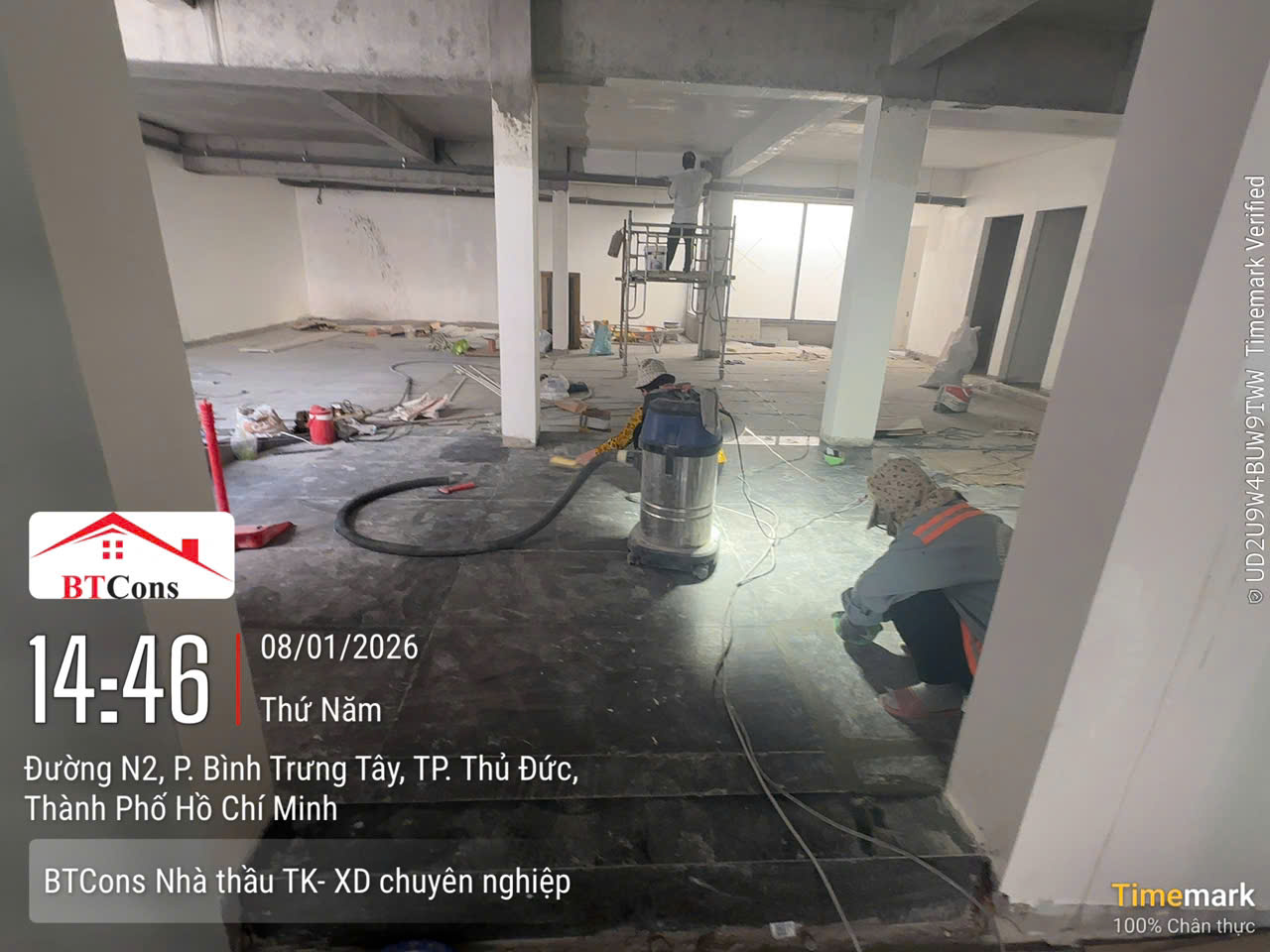KHẢO SÁT XÂY DỰNG NHÀ PHỐ QUẬN 1 HCM TRỌN GÓI – UY TÍN, BÁO GIÁ CHI TIẾT – BTCONS Bạn đang tìm đơn vị khảo sát xây dựng nhà phố Quận 1 HCM trọn gói, uy tín và chuyên nghiệp? Bài viết này sẽ giúp bạn hiểu rõ quy trình khảo sát trước khi xây dựng, lý do vì sao bước này quan trọng để đảm bảo thi công đúng kỹ thuật, tiết kiệm chi phí và an toàn công trình. Ngoài ra, chúng tôi còn cập nhật bảng báo giá khảo sát – thiết kế – thi công chi tiết mới nhất, giúp bạn dễ dàng so sánh và lựa chọn đơn vị xây dựng phù hợp nhất tại Quận 1. 👉 Cùng xem ngay để biết rõ chi phí và quy trình khảo sát nhà phố trọn gói 2025!  Nền Tảng Vững Chắc Cho Công Trình Đẳng Cấp Tại Trung Tâm Sài Gòn Khảo sát xây dựng nhà phố Quận 1 là bước khởi đầu then chốt, quyết định đến chất lượng, độ an toàn và chi phí của toàn bộ dự án. Đặc thù vị trí trung tâm TP.HCM, nơi có nền đất phức tạp, mật độ xây dựng cao và yêu cầu thẩm mỹ khắt khe, đòi hỏi dịch vụ khảo sát xây dựng nhà ở Quận 1 phải được thực hiện bởi công ty khảo sát xây dựng HCM chuyên nghiệp, uy tín.  BTCONS – Đơn vị hàng đầu cung cấp dịch vụ khảo sát xây dựng trọn gói tại TP.HCM. Chúng tôi cam kết mang đến báo cáo khảo sát chi tiết, chính xác, phục vụ tối ưu cho công tác khảo sát thiết kế nhà phố và thi công, đảm bảo công trình của Quý Khách tại Quận 1 vững chắc, bền đẹp và hợp phong thủy.  Khảo Sát Xây Dựng Nhà Phố Quận 1 HCM Trọn Gói – Uy Tín, Báo Giá Chi Tiết  1. Tầm Quan Trọng Của Khảo Sát Xây Dựng Nhà Phố Quận 1 Khu vực Quận 1, với lịch sử phát triển lâu đời, thường tồn tại các vấn đề về địa chất phức tạp, công trình liền kề và khảo sát hiện trạng nhà phố Quận 1 cũ. Do đó, việc thực hiện khảo sát xây dựng nhà phố HCM chính xác giúp:  Đánh giá chính xác địa chất: Xác định khả năng chịu tải của đất nền, đặc biệt quan trọng đối với nhà cao tầng, từ đó đưa ra giải pháp móng tối ưu (móng băng, móng cọc, móng bè).  Kiểm soát rủi ro: Phát hiện sớm các vấn đề về hiện trạng lún, nứt của công trình lân cận, đưa ra biện pháp thi công an toàn, tránh tranh chấp và sự cố.  Tối ưu chi phí: Dữ liệu khảo sát là cơ sở để thiết kế kết cấu chuẩn xác, tránh lãng phí vật tư do tính toán sai tải trọng hoặc chọn sai phương án móng.  Phục vụ pháp lý: Báo cáo khảo sát địa chất là hồ sơ bắt buộc trong quy trình xin giấy phép xây dựng và hoàn công.  Khảo Sát Xây Dựng Nhà Phố Quận 1 HCM Trọn Gói – Uy Tín, Báo Giá Chi Tiết  2. BẢNG GIÁ THAM KHẢO KHẢO SÁT & THIẾT KẾ NHÀ PHỐ 2025 Chi phí báo giá khảo sát xây dựng nhà phố phụ thuộc vào quy mô, diện tích khu đất, độ sâu thăm dò, và loại hình dịch vụ đi kèm. BTCONS cung cấp dịch vụ khảo sát xây dựng trọn gói với mức giá cạnh tranh và minh bạch.  STT	Hạng Mục Dịch Vụ	Phạm Vi Công Việc	Đơn Vị Tính	Đơn Giá Tham Khảo 2025 (VNĐ) 1	Khảo Sát Địa Chất (Tiêu chuẩn)	1-2 hố khoan sâu 15-25m, thí nghiệm mẫu, lập báo cáo địa chất.	Lô đất/Công trình	18.000.000 – 35.000.000 2	Khảo Sát Hiện Trạng Nhà Phố Quận 1	Đo đạc, kiểm tra kết cấu, đánh giá lún nứt công trình liền kề.	Lô đất/Công trình	5.000.000 – 10.000.000 3	Thiết Kế Kiến Trúc & Kết Cấu	Trọn gói hồ sơ kỹ thuật, điện nước, phối cảnh 3D (Áp dụng khi ký Hợp đồng Xây nhà trọn gói).	Mét vuông sàn (m²)	MIỄN PHÍ 4	Báo Giá Xây Dựng Nhà Phố Trọn Gói	Chi phí xây dựng trọn gói (Phần Thô & Hoàn Thiện, vật tư khá).	Mét vuông sàn (m²)	5.500.000 – 6.800.000  *Lưu ý: Đơn giá trên chỉ mang tính tham khảo và có thể thay đổi tùy thời điểm, yêu cầu chi tiết về số lượng hố khoan, độ sâu. Vui lòng liên hệ BTCONS để nhận báo giá khảo sát xây dựng nhà phố chi tiết và chính xác nhất cho công trình tại Quận 1. Khảo Sát Xây Dựng Nhà Phố Quận 1 HCM Trọn Gói – Uy Tín, Báo Giá Chi Tiết  3. Quy Trình Khảo Sát Thiết Kế Nhà Phố Chuyên Nghiệp Tại BTCONS Quy trình khảo sát xây dựng nhà phố hcm của BTCONS được chuẩn hóa, đảm bảo tính khoa học và hiệu quả cao:  Bước 1: Tiếp Nhận & Khảo Sát Hiện Trạng Nhanh (30 Phút)  Tiếp nhận thông tin yêu cầu khảo sát xây dựng nhà ở Quận 1 qua Hotline.  Kỹ sư BTCONS có mặt tại công trình trong vòng 30 phút để kiểm tra sơ bộ vị trí, điều kiện thi công, và khảo sát hiện trạng nhà phố Quận 1 lân cận.  Bước 2: Lập Nhiệm Vụ & Phương Án Khảo Sát  Dựa trên yêu cầu thiết kế (số tầng, tải trọng), BTCONS lập Nhiệm vụ Khảo sát (vị trí hố khoan, độ sâu, số lượng mẫu thí nghiệm).  Lập Phương án Kỹ thuật Khảo sát chi tiết theo quy chuẩn hiện hành.  Bước 3: Thực Hiện Khảo Sát Địa Chất & Thu Thập Dữ Liệu  Tiến hành khoan thăm dò địa chất và lấy mẫu đất, nước ngầm tại hiện trường.  Gửi mẫu về phòng thí nghiệm chuyên dụng để phân tích các chỉ tiêu cơ lý (cường độ, độ nén lún, độ ẩm...).  Bước 4: Phân Tích & Lập Báo Cáo Khảo Sát  Phân tích dữ liệu, tổng hợp thành Báo cáo Khảo sát Địa chất chi tiết, kết luận về tầng đất, khả năng chịu tải và đề xuất giải pháp móng.  Bước 5: Tư Vấn Thiết Kế & Phong Thủy  Dựa trên Báo cáo Khảo sát, đội ngũ kiến trúc sư và chuyên gia Phong Thủy BTCONS tiến hành khảo sát thiết kế nhà phố sơ bộ.  Tư vấn phong thủy về hướng nhà, cổng, bếp, phòng ngủ, và bố trí công năng tối ưu theo tuổi gia chủ (Mục 4).  Bước 6: Bàn Giao & Hợp Đồng Xây Dựng Trọn Gói  Bàn giao Báo cáo Khảo sát. Chốt phương án thiết kế và báo giá khảo sát xây dựng nhà phố - thiết kế - thi công trọn gói.  Khảo Sát Xây Dựng Nhà Phố Quận 1 HCM Trọn Gói – Uy Tín, Báo Giá Chi TiếtKhảo Sát Xây Dựng Nhà Phố Quận 1 HCM Trọn Gói – Uy Tín, Báo Giá Chi Tiết  4. TƯ VẤN PHONG THỦY ĐẶC THÙ CHO NHÀ PHỐ QUẬN 1 Với kinh nghiệm xây nhà phố tại khu vực trung tâm, BTCONS tích hợp tư vấn phong thủy ngay từ bước khảo sát thiết kế nhà phố để đảm bảo ngôi nhà không chỉ đẹp, vững chãi mà còn mang lại tài lộc, sức khỏe:  Yếu Tố Phong Thủy	Nội Dung Tư Vấn & Giải Pháp Tại Quận 1 Hướng Nhà, Hướng Cổng	Xác định hướng hợp mệnh (Đông Tứ Mệnh/Tây Tứ Mệnh). Giải pháp khắc phục hướng xấu bằng kiến trúc (lệch cổng, cửa phụ, bố trí sân trong). Thiết Kế Không Gian	Nhà phố Quận 1 thường có diện tích hẹp và sâu. Tư vấn giải pháp lấy sáng (giếng trời, sân trong), thông gió hợp lý để tạo Vượng Khí cho ngôi nhà. Bếp & Vệ Sinh	Vị trí bếp (Tọa Hung, Hướng Cát) và nhà vệ sinh (tránh đối diện cửa chính, cửa phòng ngủ) để hóa giải hung khí, giữ tài lộc. Bố Trí Cầu Thang	Tránh đặt cầu thang giữa nhà hoặc đối diện cửa chính. Thiết kế hình dáng cầu thang (xoắn ốc, thẳng) đảm bảo vừa đẹp, tiện dụng, vừa hợp phong thủy.  5. Chính Sách Dịch Vụ & Cam Kết Từ BTCONS Chọn BTCONS cho khảo sát xây dựng nhà phố Quận 1 là chọn sự an tâm tuyệt đối:  Cam Kết Giá Trọn Gói & Minh Bạch: Hợp đồng rõ ràng, chi phí khảo sát xây dựng trọn gói không phát sinh.  Tốc Độ Khảo Sát Nhanh: Khảo sát xây dựng nhà phố hcm và báo giá nhanh chóng (trong vòng 30 phút sau khi nhận yêu cầu).  Bảo Hành Dài Hạn: Bảo hành kết cấu lên đến 05 năm, bảo hành hoàn thiện 01 năm (khi ký hợp đồng xây nhà trọn gói).  Miễn Phí Tư Vấn: Miễn phí 100% chi phí tư vấn, khảo sát thiết kế nhà phố và tư vấn phong thủy sơ bộ.  LIÊN HỆ BTCONS – KHỞI TẠO TỔ ẤM VỮNG CHẮC TẠI QUẬN 1!  Hãy để BTCONS trở thành đối tác tin cậy, giúp Quý Khách sở hữu ngôi nhà phố đẳng cấp, an toàn và thịnh vượng ngay tại trung tâm Sài Gòn.  Thông tin liên hệ:  CÔNG TY TK XD BÁCH TẤN PHÁT (BTCONS) Trụ sở chính: 125/92 Đinh Tiên Hoàng, P.3, Q. Bình Thạnh, TP.HCM  Hotline: 098 674 88 36   Email: bachtanphat79@gmail.com  Website: https://bachtanphat.vn/  Link Fanpage: NHÀ THẦU THIẾT KẾ XÂY DỰNG BÁCH TẤN PHÁT
